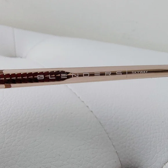 ~~BLENDERS🩷Skyway Sunglasses~~ - Picture 7 of 15